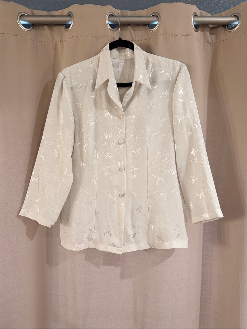 Source Unknown Light Cream Floral Satin Button-Up Blouse